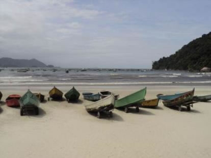  Figura 16. Barcos de pesca e passeio na Praia do Perequê.