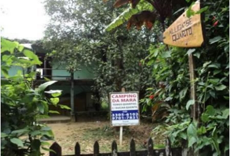   Figura 26.  Casa de moradores locais que oferecem quartos para turistas  e área para camping.